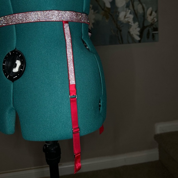 Red Rhinestone Victoria's Secret Garter Belt M/L - Picture 3 of 5